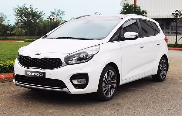 kia rondo 2017 ra mat gia tu 654 trieu dong