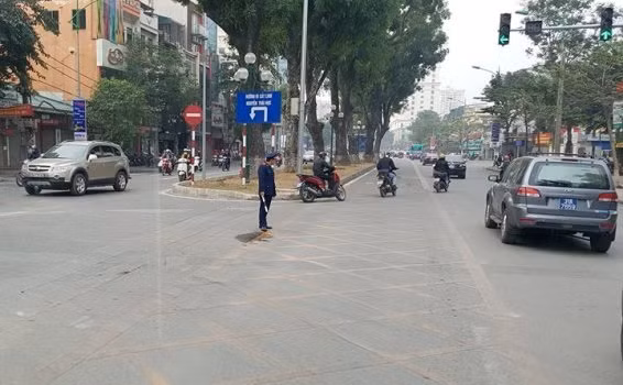 xe buyt nhanh ha noi chinh thuc lan banh