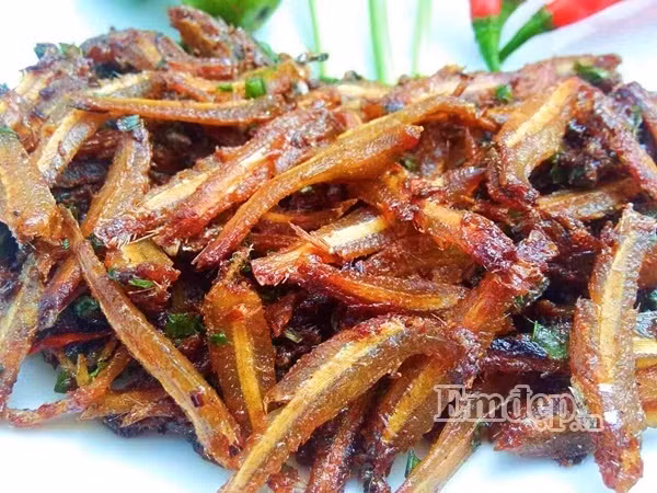 gian di re tien nhu ca com xao chua ngot ma noi com van bay het veo