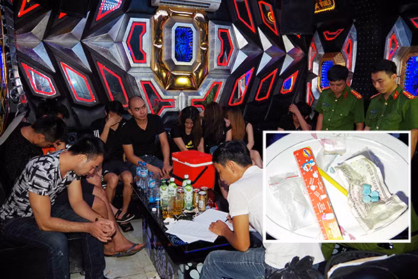 bat 10 nam thanh nu tu bay lac trong quan karaoke