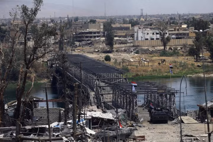 chum anh ben trong vung dat chet mosul iraq