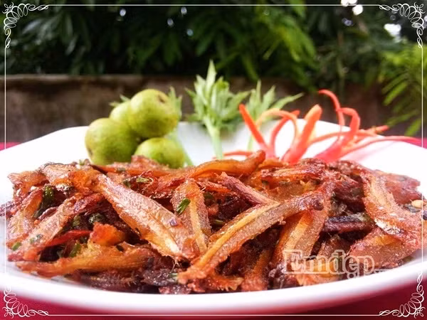 gian di re tien nhu ca com xao chua ngot ma noi com van bay het veo