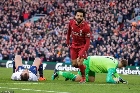 Thắng dễ Bournemouth, Liverpool đòi lại ngôi đầu Premier League