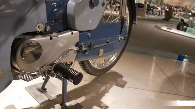 Kim vàng giọt lệ Honda Super Cub nửa thế kỷ vẫn đẹp long lanh