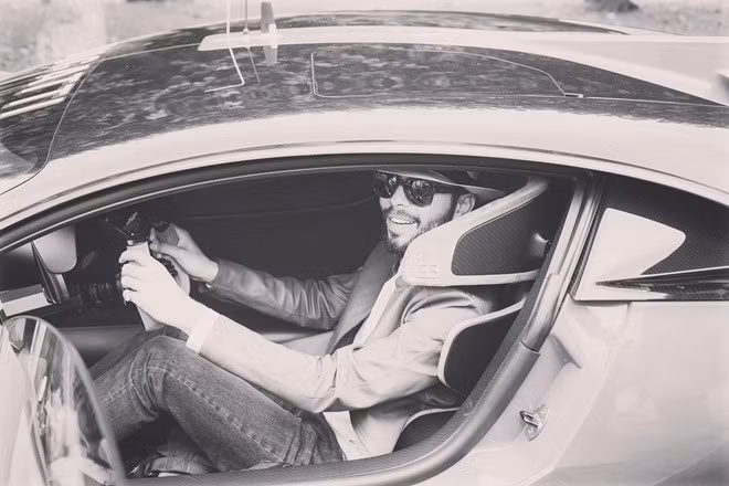 Hoàng tử Ả-rập khoe siêu phẩm Koenigsegg Regera bản “bóng ma”