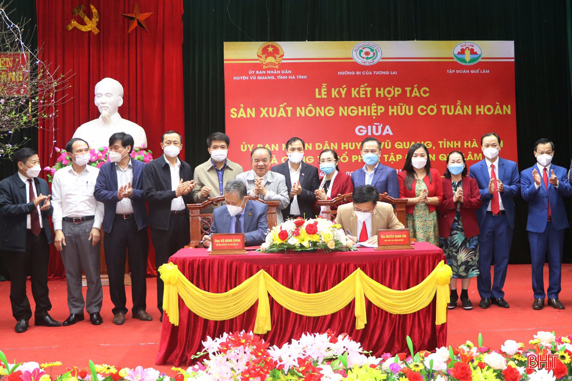 Bí thư Tỉnh ủy chúc tết đảng viên lão thành và người cao tuổi tiêu biểu ở Vũ Quang