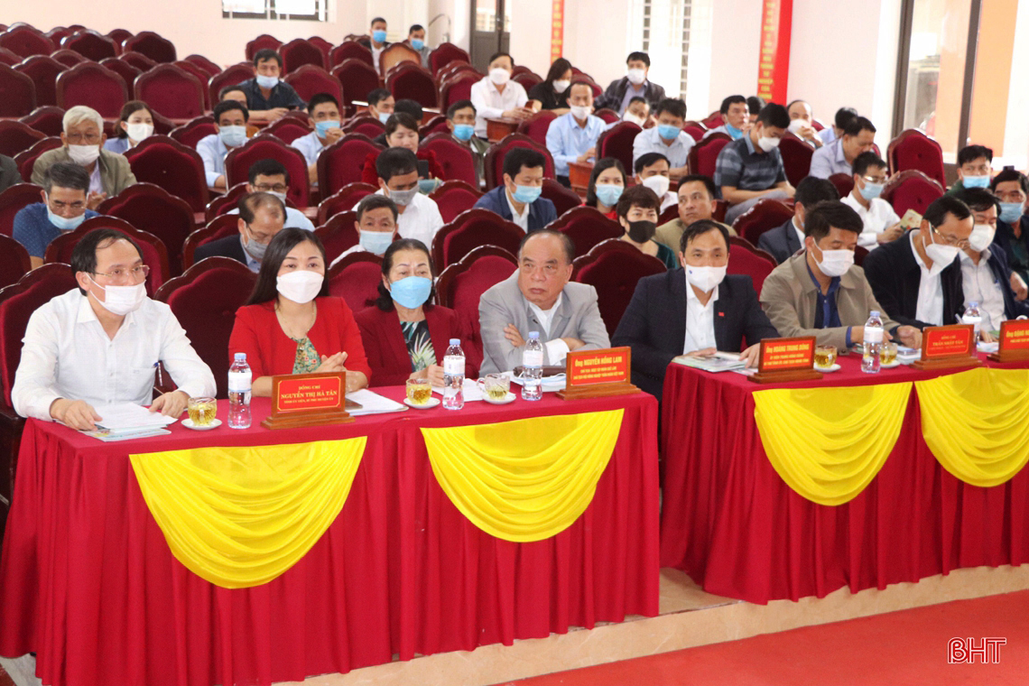 Bí thư Tỉnh ủy chúc tết đảng viên lão thành và người cao tuổi tiêu biểu ở Vũ Quang