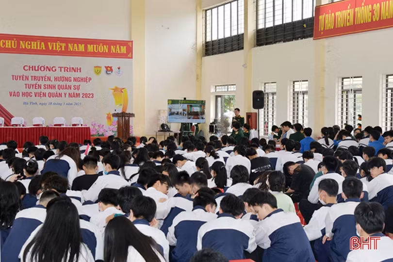 Nhiều hình thức hướng nghiệp cho học sinh Hà Tĩnh