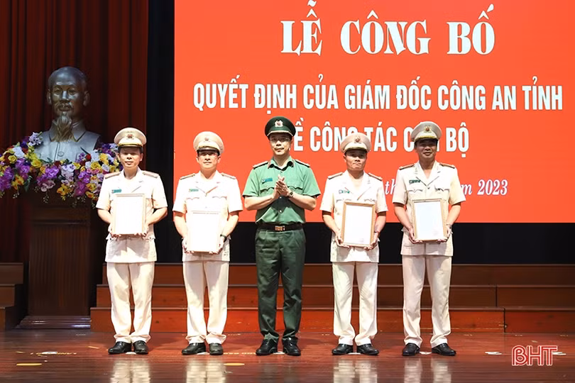 Công an Hà Tĩnh công bố quyết định về công tác cán bộ
