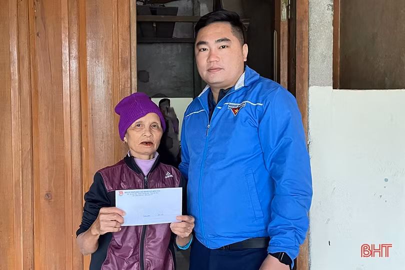 “Là thanh niên, chúng ta hãy gương mẫu, đi đầu”