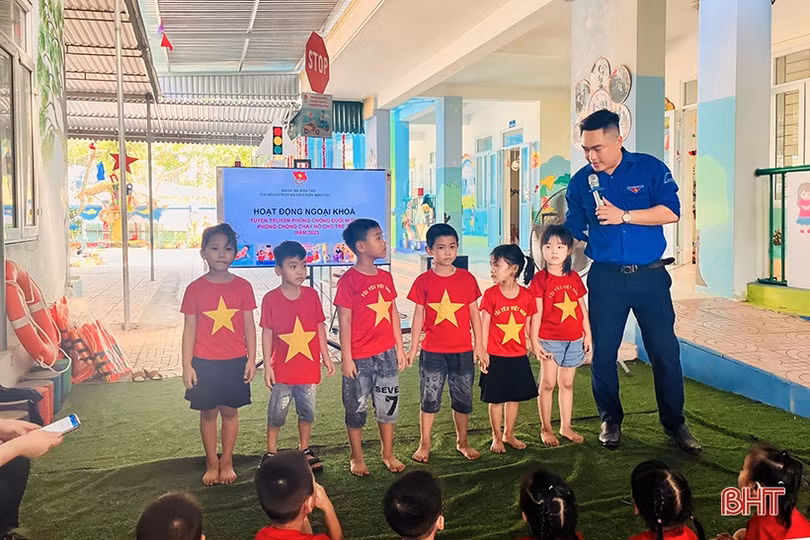 “Là thanh niên, chúng ta hãy gương mẫu, đi đầu”