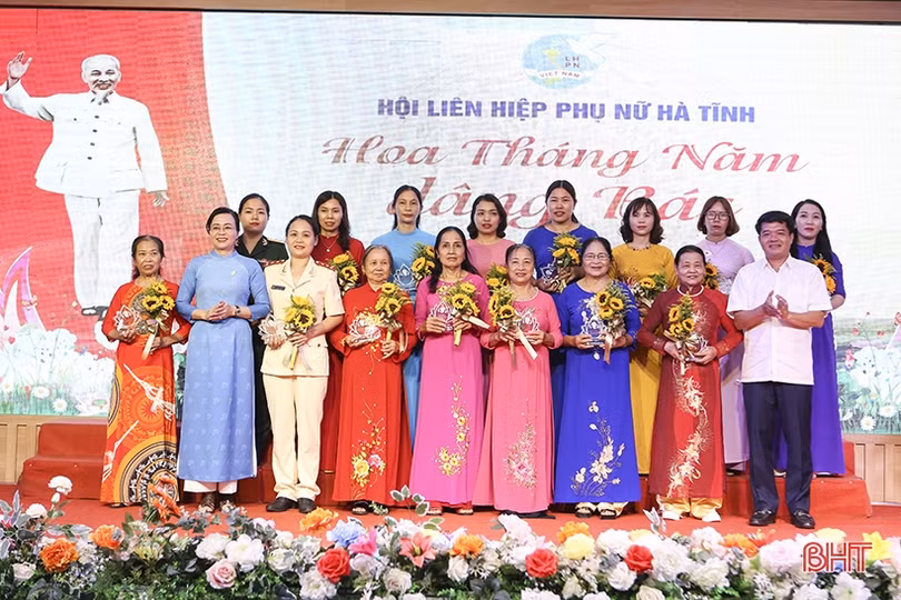 Biểu dương chủ tịch hội phụ nữ giỏi và cán bộ chi hội tiêu biểu
