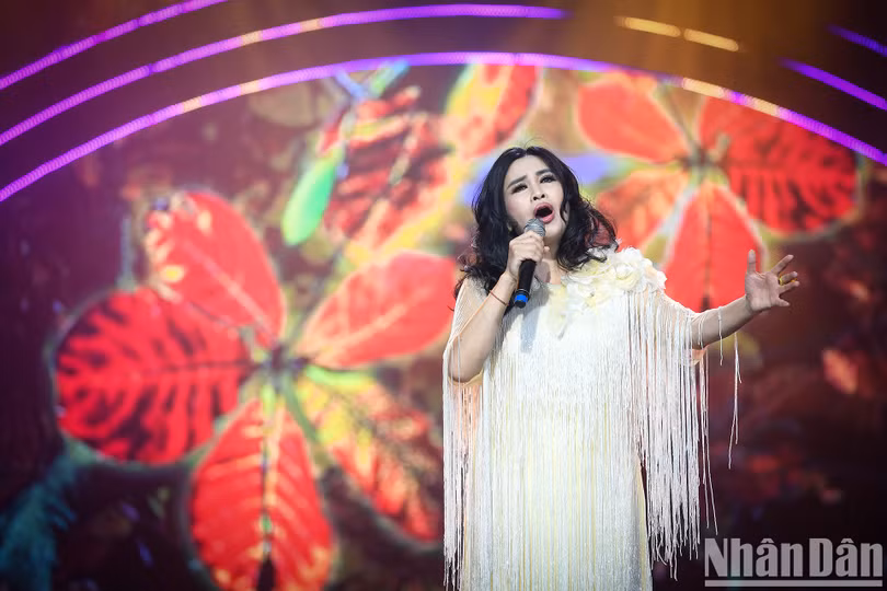 Đêm nhạc “Mạch nguồn ví, giặm”