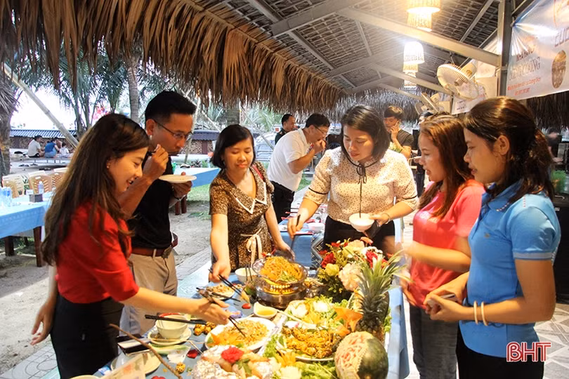 Các địa phương, doanh nghiệp du lịch nỗ lực “hút khách” về Hà Tĩnh