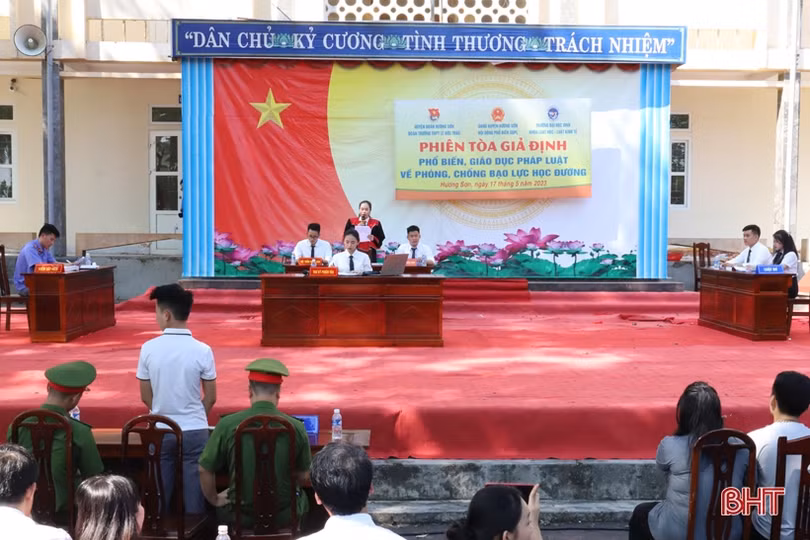 Hương Sơn phổ biến giáo dục pháp luật về phòng chống bạo lực học đường