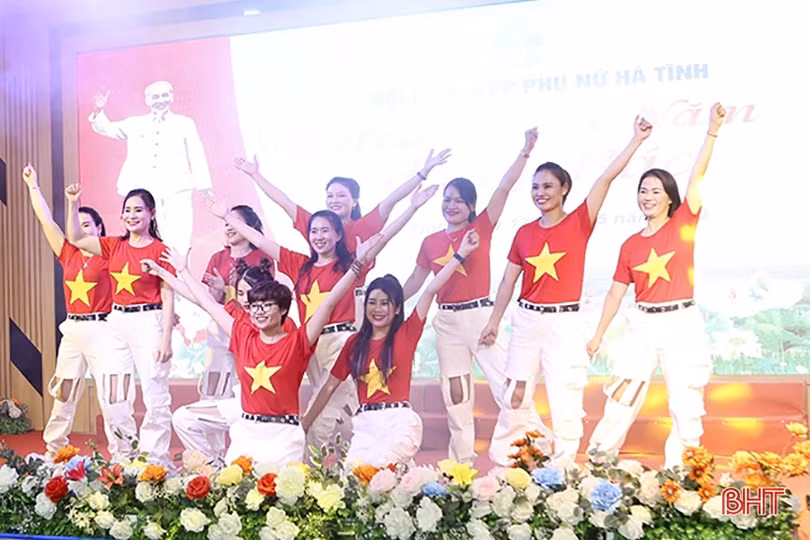 Biểu dương chủ tịch hội phụ nữ giỏi và cán bộ chi hội tiêu biểu