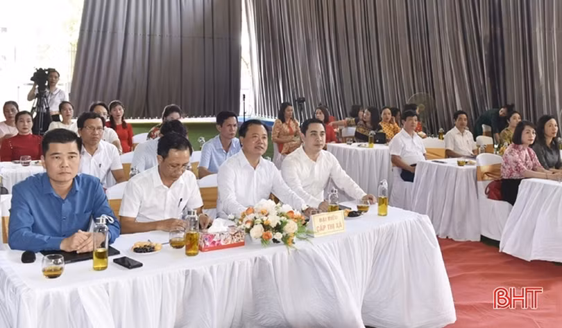Công bố quyết định thành lập chi bộ trong doanh nghiệp tư nhân ở Hồng Lĩnh
