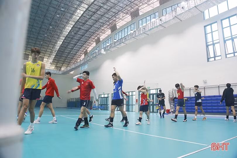 Đội bóng chuyền nam Hà Tĩnh “mỏi mòn” chờ nhà tài trợ