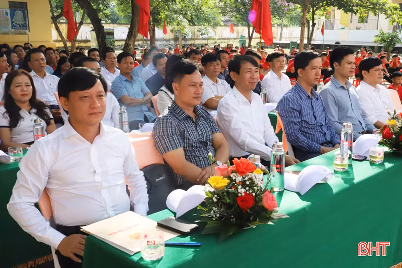 Tạo điều kiện để học sinh Hương Sơn có cơ hội học bơi