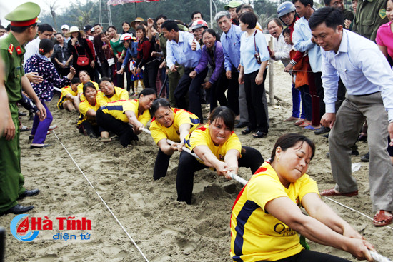 hap dan giai keo co mung khai truong du lich bien ha tinh