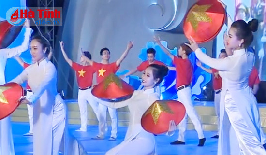 xuan thanh bien hat chinh thuc khai truong mua du lich bien ha tinh