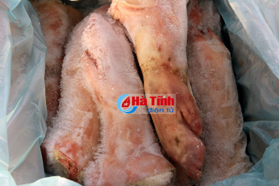 phat hien gan 1 2 tan thuc pham ban trong kho hop tac xa