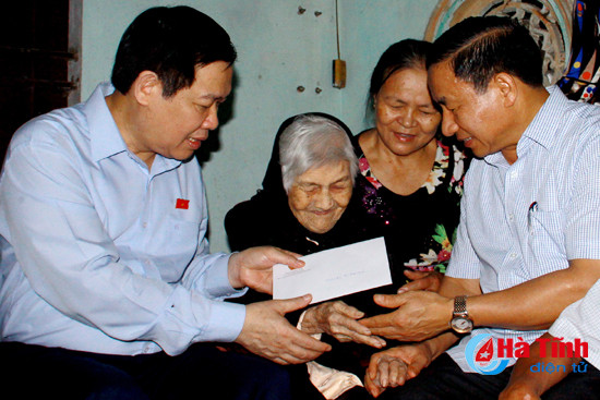 pho thu tuong vuong dinh hue tiep xuc cu tri huyen thach ha