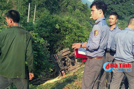 bang ngang duong sat xe tai cho keo bi tau hoa dam vang 10m