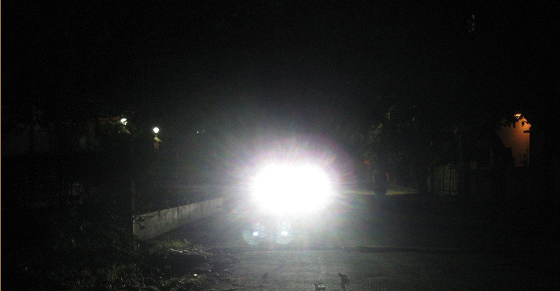 can lam gi khi lai oto vao ban dem