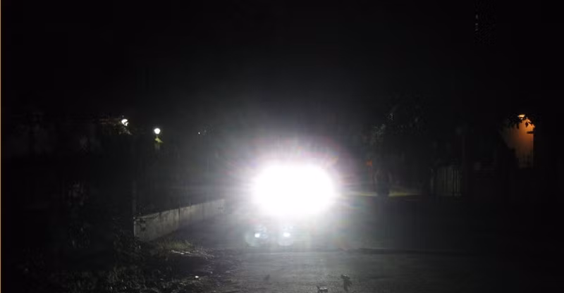 can lam gi khi lai oto vao ban dem