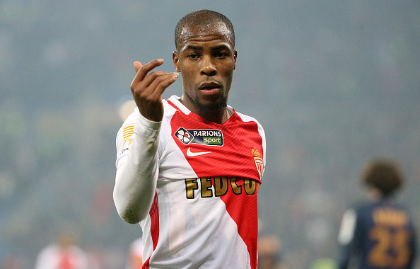 Hậu vệ phải Djibril Sidibe (Monaco - 1992): Sự thay thế hoàn hảo cho Bacary Sagna năm nay đã 34 tuổi. Sở hữu thể hình cao lớn nhưng Sidibe lại không hề chậm chạp, vụng về. Sao mai thuộc biên chế Monaco có thể xuyên thủng hàng phòng ngự đối phương bằng những pha leo biên, rê bóng ở tốc độ cao. tuyen phap co the ra san voi doi hinh 9x o world cup 2018