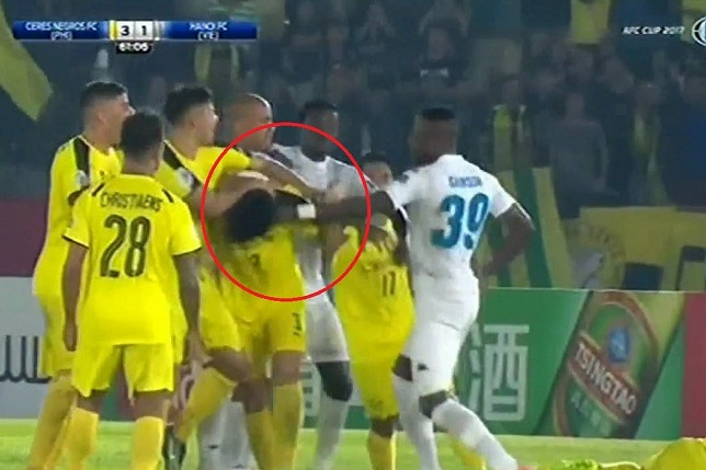 dam doi thu hoang vu samson bi afc phat cuc nang