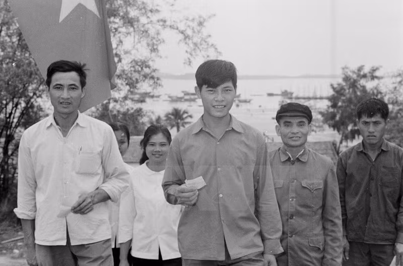 nhung hinh anh kho quen ve ngay tong tuyen cu bau quoc hoi viet nam