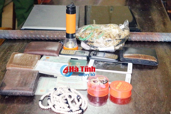 dot nhap tiem vang o hong linh trom do trang suc tri gia 700 trieu dong