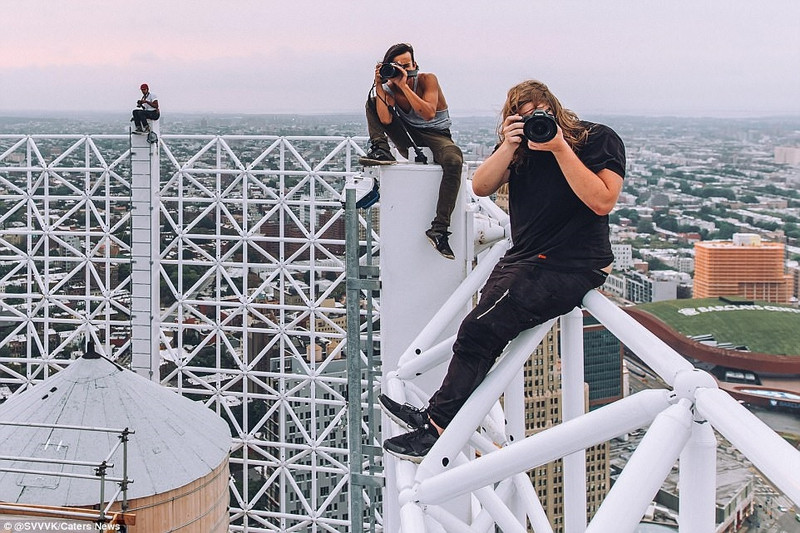 bo anh chup tu cac toa nha cao tang cua nhung ke lieu mang