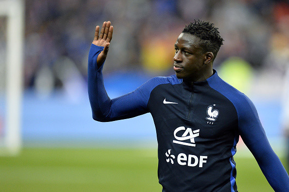 Hậu vệ trái Benjamin Mendy (Monaco - 1994): Mendy cùng Sidibe đang là 2 hậu vệ cánh được săn đón nhất châu Âu trong kỳ chuyển nhượng hè năm nay. Tài năng của bộ đôi người Pháp khiến các CLB lớn như MU, Arsenal hay Liverpool thèm khát. tuyen phap co the ra san voi doi hinh 9x o world cup 2018