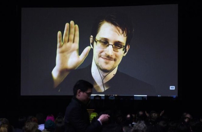 edward snowden duoc tuy nghi o lai nga