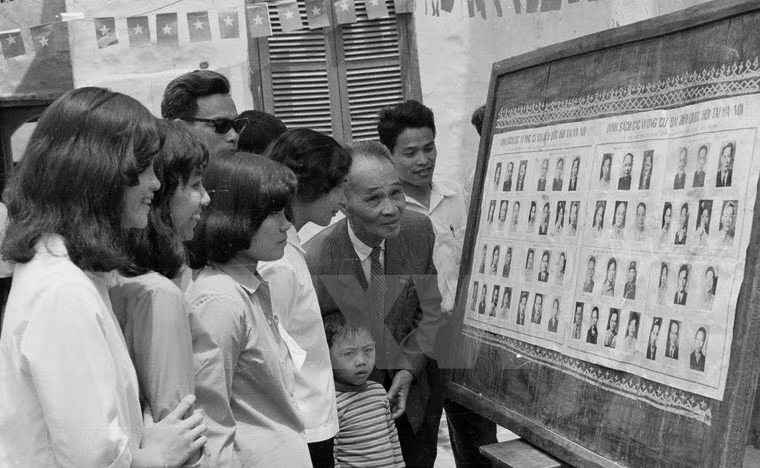 nhung hinh anh kho quen ve ngay tong tuyen cu bau quoc hoi viet nam