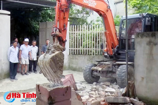 nguoi dan tp ha tinh hien dat xay dung ngo pho van minh