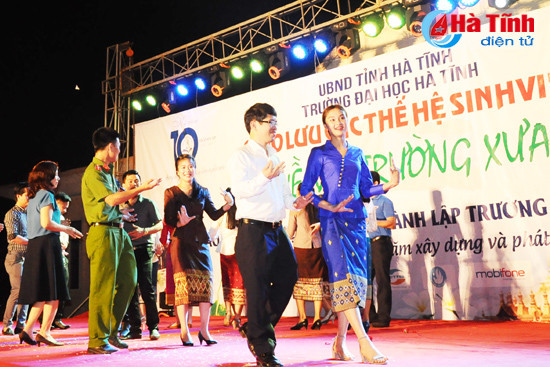 dac sac dem giao luu ve lai truong xua