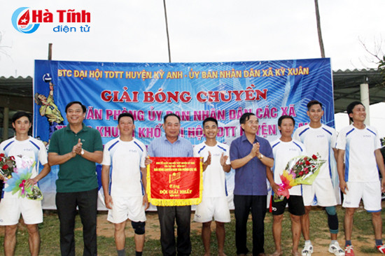 to chuc thanh cong giai bong chuyen nam huyen ky anh