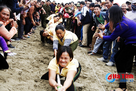 hap dan giai keo co mung khai truong du lich bien ha tinh