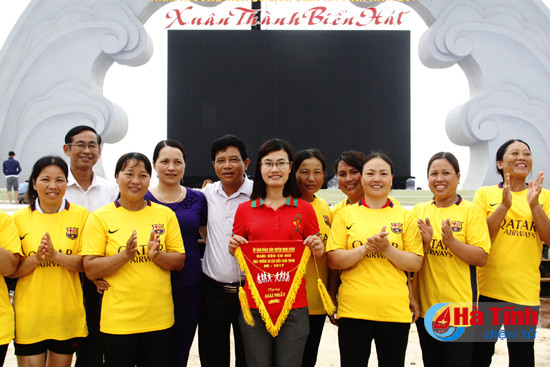 hap dan giai keo co mung khai truong du lich bien ha tinh