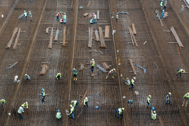 Singapore hiện đã cải tạo đất và xây dựng công trình ở những nơi từng là vùng biển sâu 20 m. Họ đủ khả năng làm tương tự ở những nơi biển sâu 30 m. Tuy nhiên, cải tạo đất ở những vùng biển 40, 50 m sẽ rất khó khăn về mặt kỹ thuật và tốn kém về chi phí. cong cuoc lap bien mo dat cua singapore