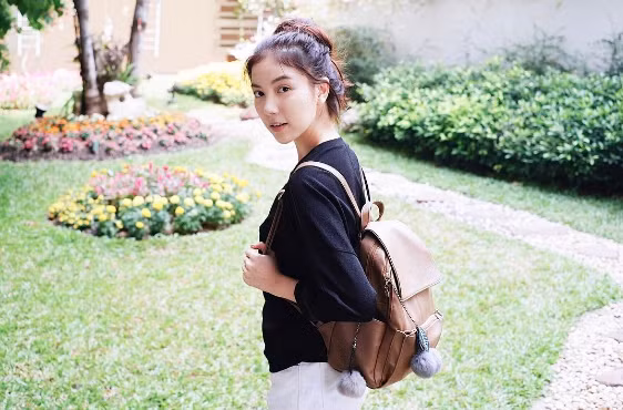 chi mat 2 phut tao kieu toc sieu xinh nay de di choi nghi le