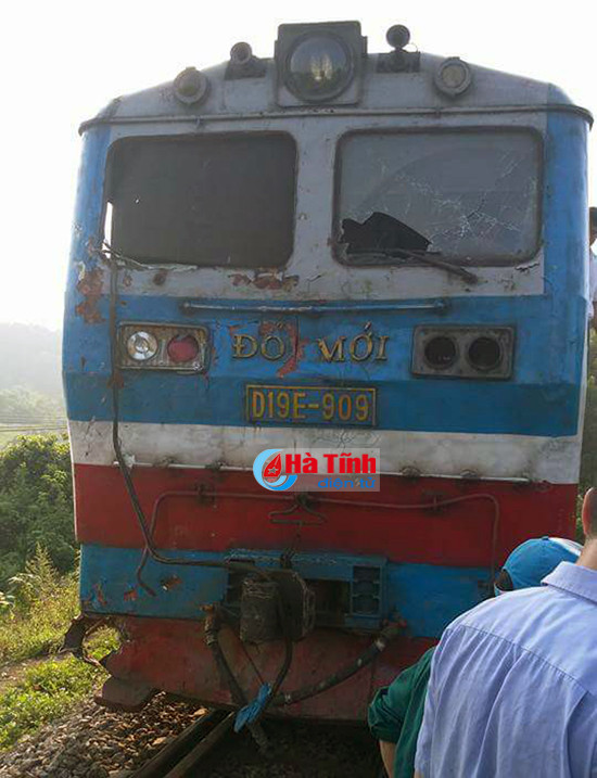 bang ngang duong sat xe tai cho keo bi tau hoa dam vang 10m