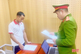 Đột nhập nhà hàng xóm cũ phá két trộm tiền, vàng