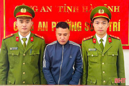 Bắt giam đối tượng đập phá quán karaoke