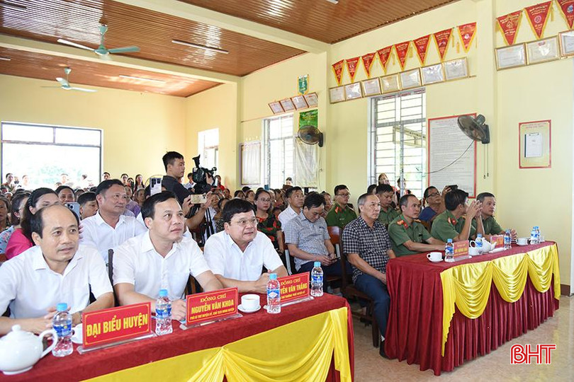 Trưởng ban Tổ chức Tỉnh ủy Võ Hồng Hải và lãnh đạo huyện Thạch Hà tham dự ngày hội. DSC_8739 copy.jpg