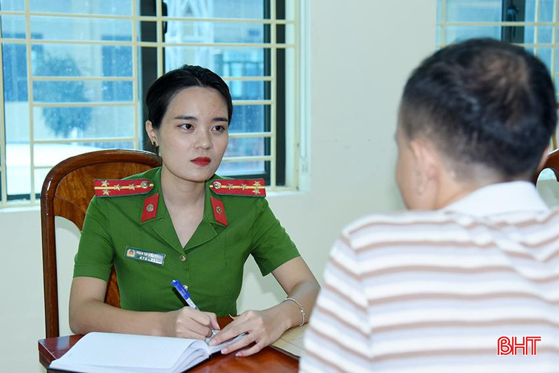 Riêng từ đầu năm đến nay, Đại úy Kiều Trang cùng tập thể Đội Cảnh sát Điều tra tội phạm về kinh tế - ma túy (Công an TX Hồng Lĩnh) bắt giữ, khởi tố 5 vụ, 5 bị can. DSC_8062 copy.jpg